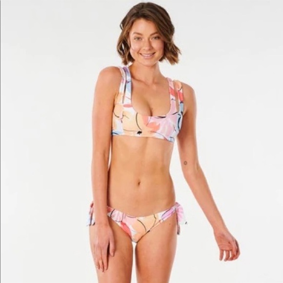 ☀️RIP CURL☀️ BLOSSOM REVERSIBLE CROP BLOSSOM TIE SIDE CHEEKY BIKINI SET - Picture 3 of 16